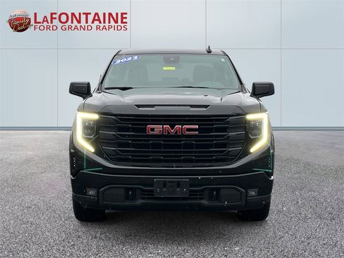Used 2023 GMC Sierra 1500 Elevation image 2
