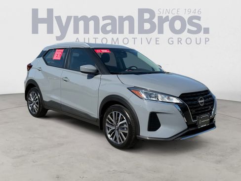 Used 2024 Nissan Kicks SV image 1