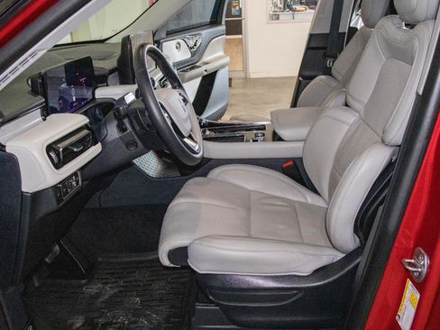 Used 2025 Lincoln Aviator Reserve w/ Equipment Group 201A image 8