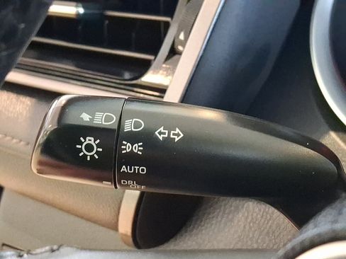 Used 2021 Toyota Camry XLE AWD/4WD image 26