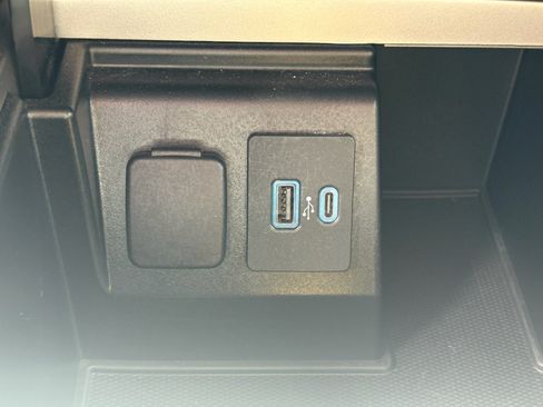 Used 2020 Ford Explorer XLT w/ Equipment Group 202A RWD image 19
