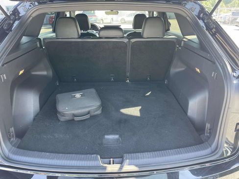 Certified 2022 Volkswagen Atlas Cross Sport SE FWD image 8