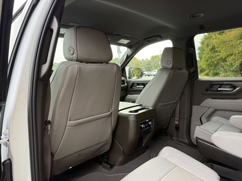 New 2026 GMC Yukon XL Elevation w/ LPO, Illumination Package image 17