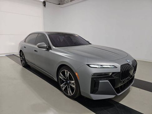 Used 2023 BMW i7 xDrive60 AWD/4WD image 2