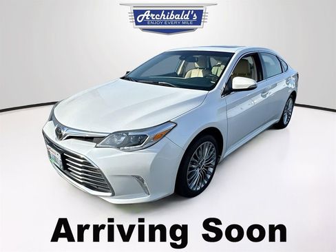 Used 2018 Toyota Avalon Limited w/ Carpet Mat Package FWD image 2