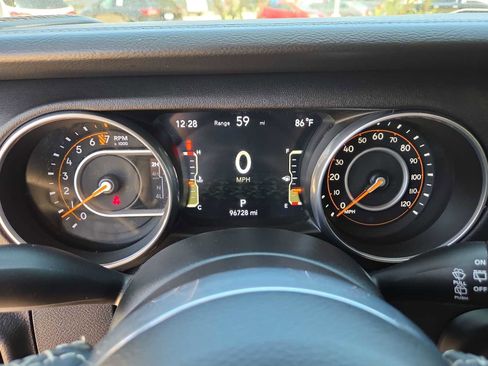 Used 2018 Jeep Wrangler Unlimited Sahara AWD/4WD image 22