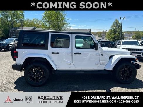 Used 2023 Jeep Wrangler Unlimited Sahara w/ Cold Weather Group AWD/4WD image 8