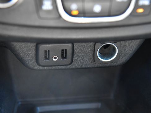 Used 2022 Chevrolet Traverse LT image 24