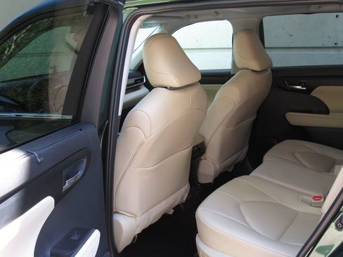 Certified 2025 Toyota Highlander XLE AWD/4WD image 15