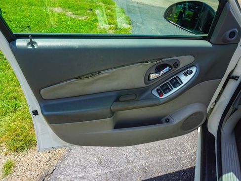 Used 2005 Chevrolet Malibu LT FWD image 23