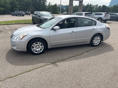 Used 2011 Nissan Altima 2.5 S FWD image 9