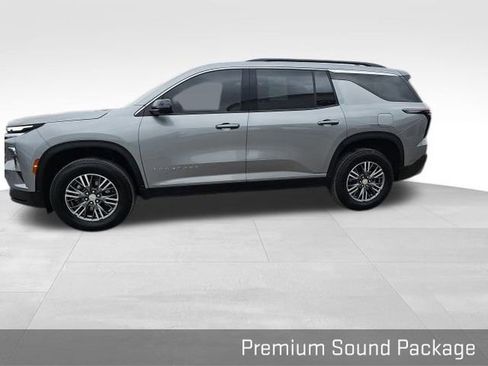 Used 2024 Chevrolet Traverse LT image 13