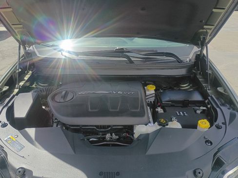 Used 2019 Jeep Cherokee Limited AWD/4WD image 17