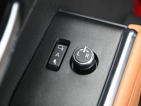 Certified 2025 Toyota Highlander LE AWD/4WD image 14