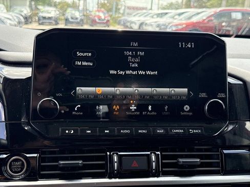 Used 2024 Nissan Pathfinder SL FWD image 25