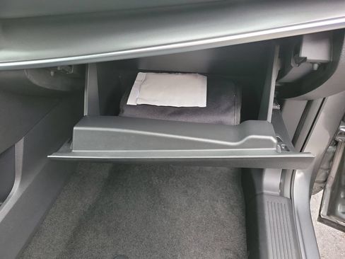 Used 2024 Nissan Rogue SV FWD image 39