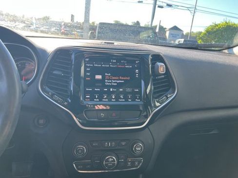 Used 2019 Jeep Cherokee Limited AWD/4WD image 17