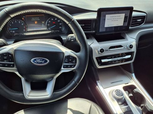 Used 2024 Ford Explorer XLT w/ Equipment Group 202A RWD image 14