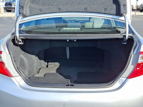 Used 2013 Toyota Camry LE image 30