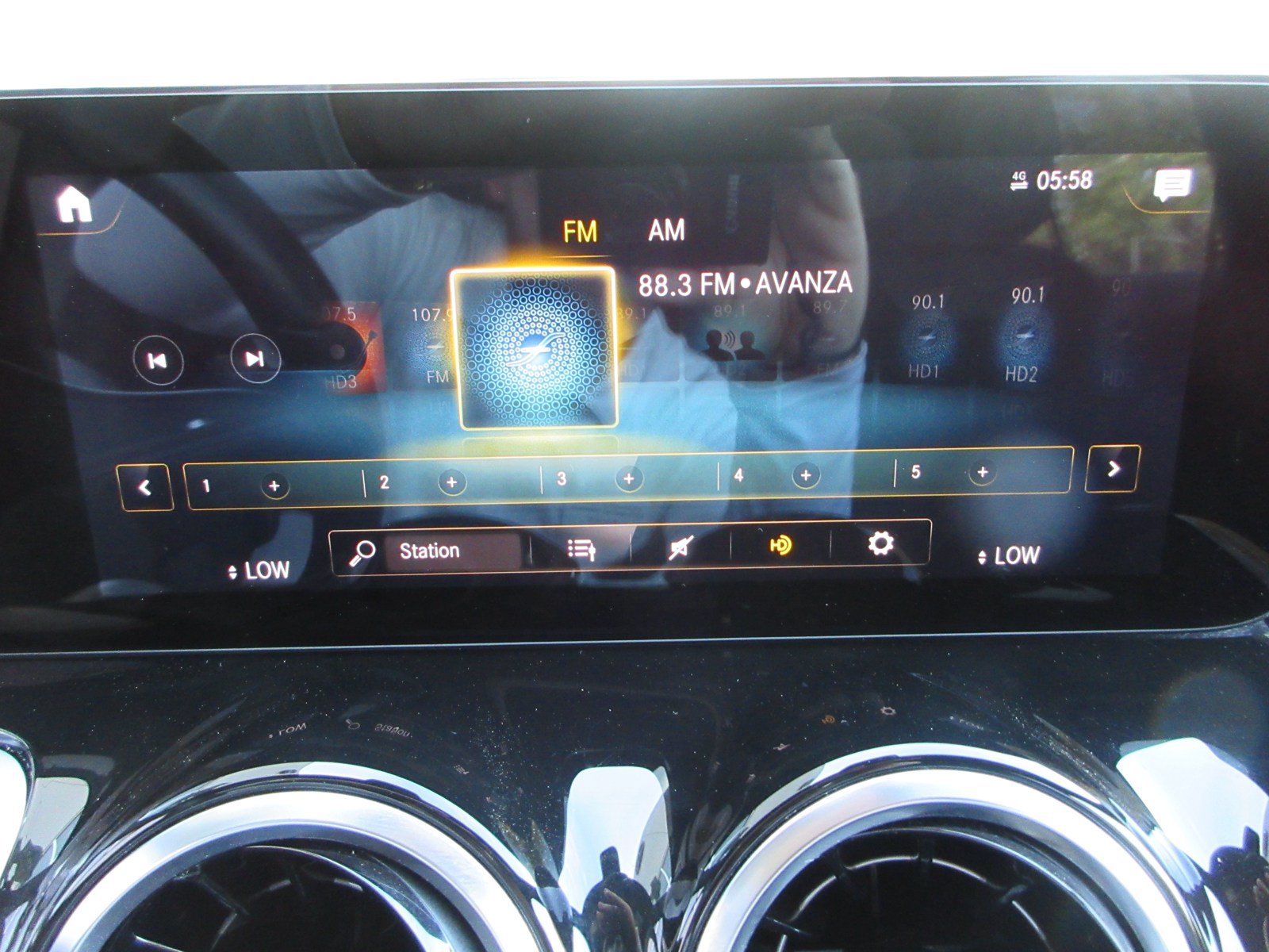 Used 2022 Mercedes-Benz GLB 250 4MATIC image 39