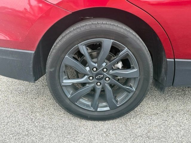 Used 2022 Chevrolet Equinox RS w/ RS Leather Package FWD image 12