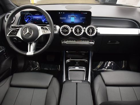 Used 2024 Mercedes-Benz EQB 300 4MATIC image 19
