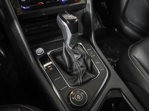 Used 2024 Volkswagen Tiguan SE image 30