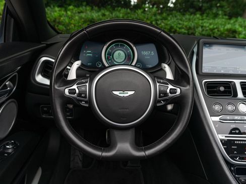 Used 2020 Aston Martin DB11 Volante RWD image 22