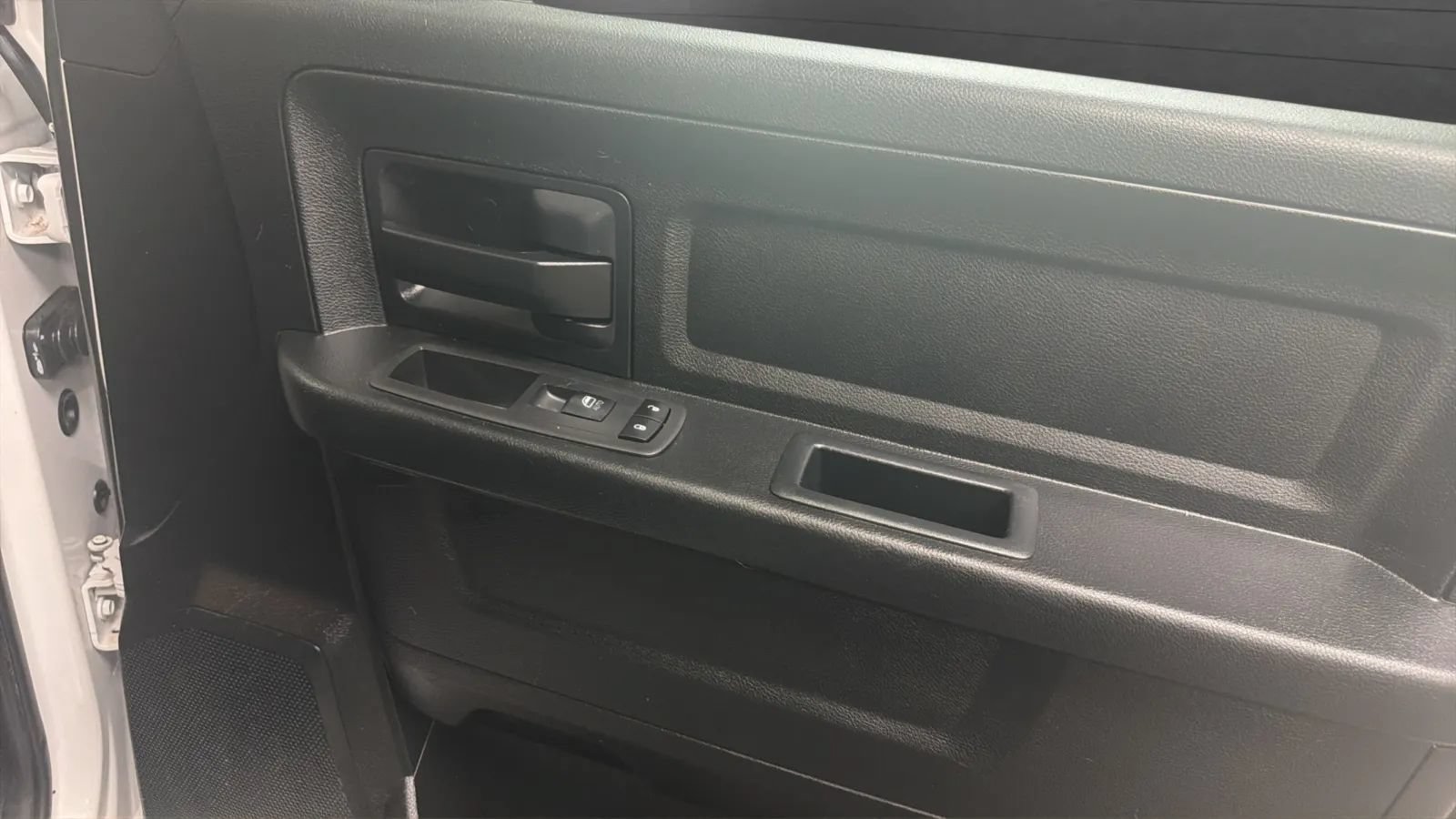 Used 2017 RAM 1500 Express w/ Express Value Package RWD image 17