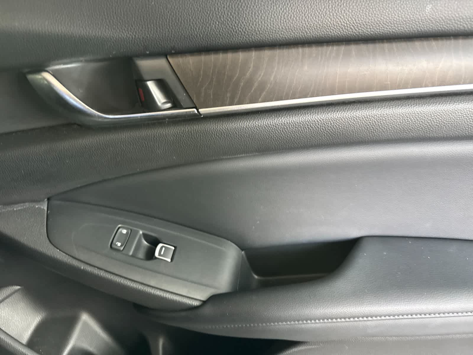 Used 2018 Honda Accord Touring image 18