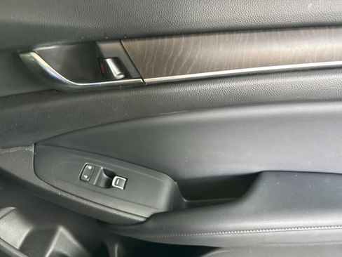 Used 2018 Honda Accord Touring image 18