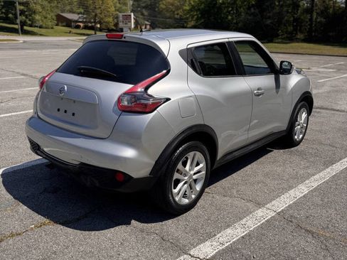 Used 2016 Nissan Juke SV AWD/4WD image 6