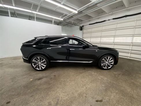 Certified 2024 Cadillac Lyriq Luxury w/ Nappa Leather Package image 7