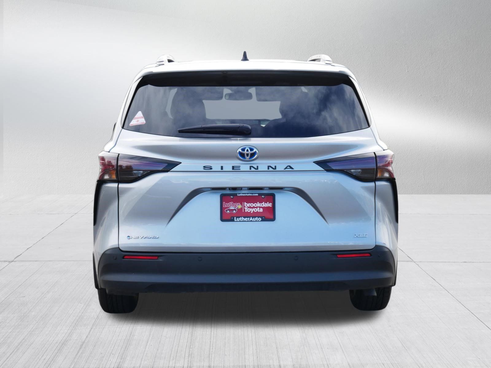 Certified 2025 Toyota Sienna XLE w/ XLE Plus Package AWD/4WD image 6