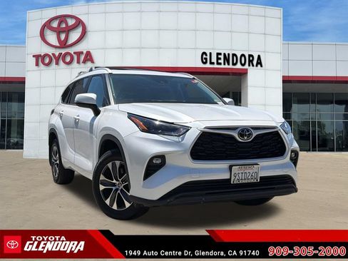 Certified 2025 Toyota Highlander XLE AWD/4WD image 2