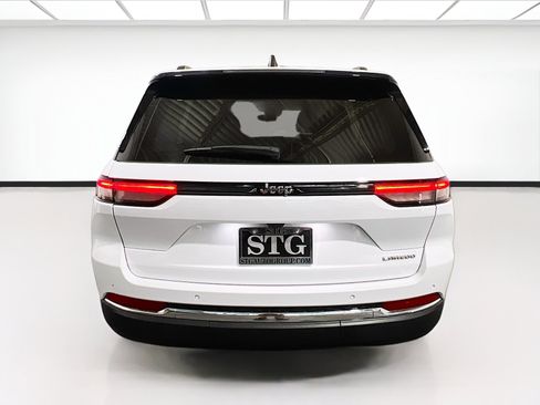 Used 2023 Jeep Grand Cherokee Laredo w/ Luxury Tech Group I RWD image 5