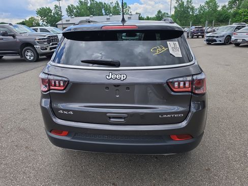 Used 2023 Jeep Compass Limited w/ Sun and Sound Group AWD/4WD image 4