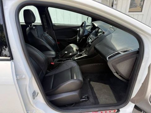 Used 2017 Ford Focus ST w/ Equipment Group 402A FWD image 11