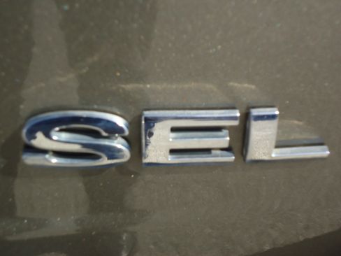 Used 2013 Ford Edge SEL image 11