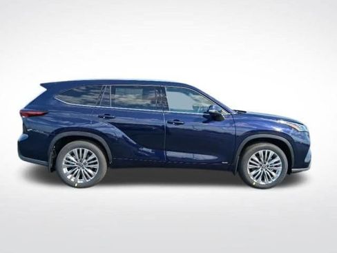 New 2026 Toyota Highlander Platinum AWD/4WD image 4
