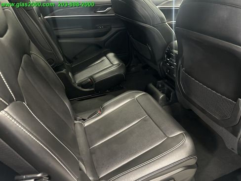 Used 2023 Jeep Grand Cherokee L Limited AWD/4WD image 10