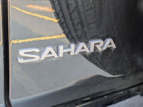 Used 2025 Jeep Wrangler Unlimited Sahara AWD/4WD image 6