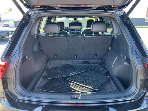 Used 2022 Volkswagen Tiguan SE R-Line image 32