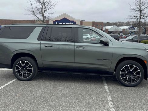 Used 2023 Chevrolet Suburban RST image 3