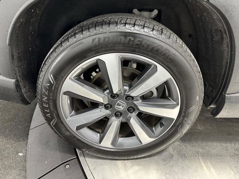 Certified 2025 Honda Pilot Touring image 10