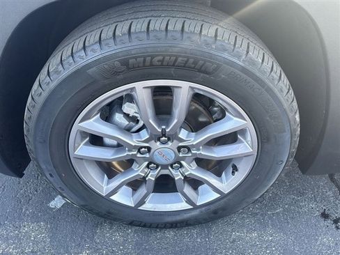 Used 2023 GMC Terrain SLT w/ Tech Package image 32