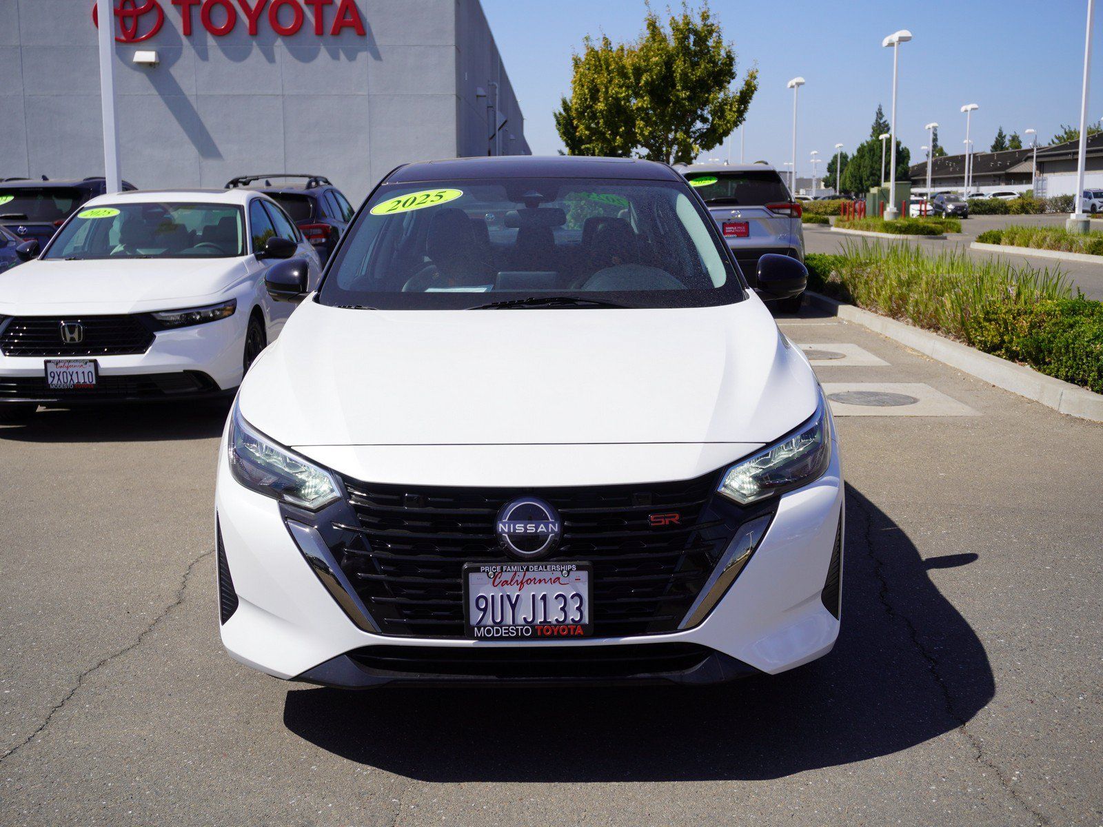 Used 2025 Nissan Sentra SR w/ SR Premium Package FWD image 6