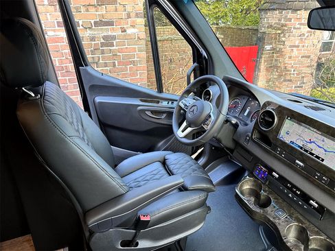 Used 2024 Mercedes-Benz Sprinter 3500 image 28