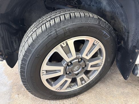 Used 2018 Toyota Tundra Platinum AWD/4WD image 4