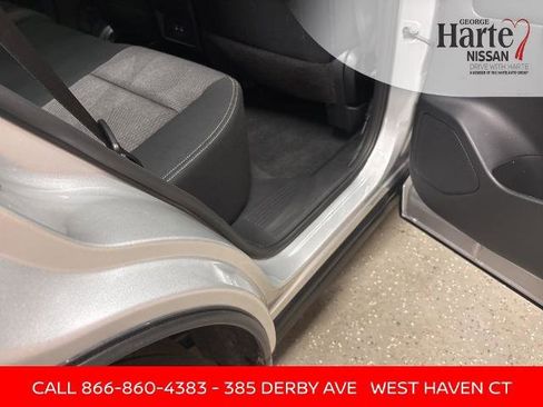 Certified 2025 Nissan Rogue SV image 30